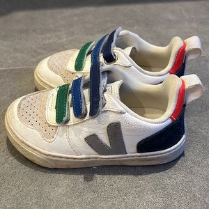 Vejas Sneaks for Kids! Size 8.5 toddler
